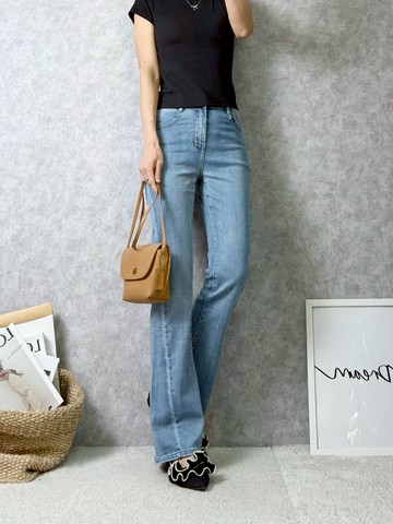 有點復古、有點辣的優雅曲線喇叭褲