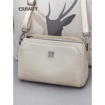 斜挎包包女士2025新款真皮白色大容量高級感洋氣媽媽款女款單肩包