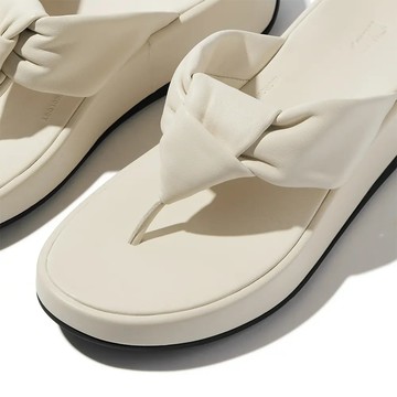 fitflop 紐結軟皮厚底夾腳涼鞋-米色