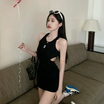 辣妹感爆棚｜露背鏤空開衩連身短裙8222