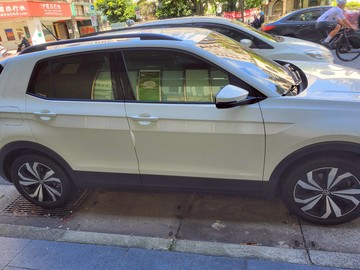 福斯 自售 2023年式T-Cross Life 2024年一月交車 自加裝ACC +L2方向盤維持 +電尾門