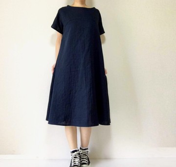 柔軟雙層紗 簡約素色短袖傘狀連身裙 深海軍藍