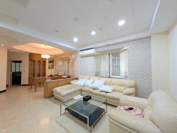 【伯爵專賣小朱｜伯夫人｜庭園四房子母雙車位首選宅】｜新北市汐止區伯爵街