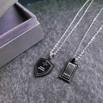 【絕版出清品】闇之盾。復古鍍黑造型白鋼墬飾