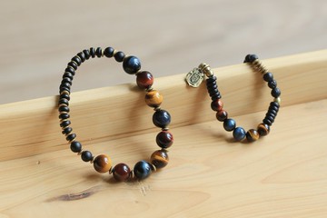 No.8-原創 &洞察 | 紅黃藍虎眼石手繩 閃電光效 黃銅 | 情侶款