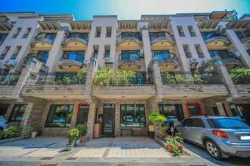 友友建設【左營軍港桃子園】寧靜面寬車墅❗｜高雄市左營區崇實路