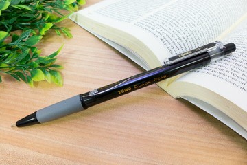 【文具通】TOWO 東文 BP-1 黑珍珠 中油筆 自動 原子筆 0.7 黑 A1011462【APP滿額下單4%點數(單一帳號最高1000點)】7/31止