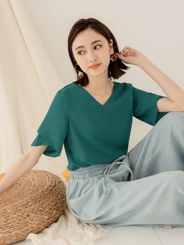 純色造型袖墜感輕雪紡上衣