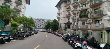 亞洲渡假村/仁雄商圈/衛浴開窗/大套房平面車位｜高雄市仁武區大昌街