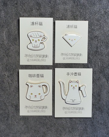 白色咖啡貓 喵喵襟章