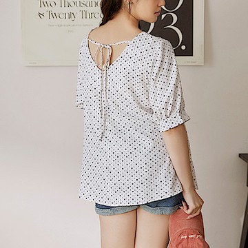 雲朵自訂款-露背綁帶愛心印花泡泡袖A字上衣-OB大尺碼