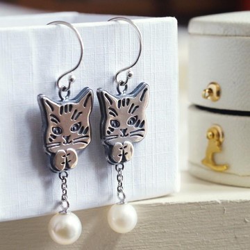 玩珍珠的貓耳针