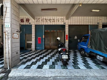 近高雄火車站｜公寓1樓黃金小店面｜騎樓可停車｜高雄市三民區三民街