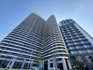 楊小扁~鄰中央公園雙捷運民生一號院金店面雙平車｜高雄市新興區中山一路