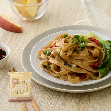 【 森林麵食 】森林拌麵 - 日曬粿仔(寬麵)x經典麻辣(葷) 單包入