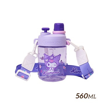 【HOUSUXI】三麗鷗酷洛米-Tritan雙飲口背帶水瓶560ml＜售價已折＞