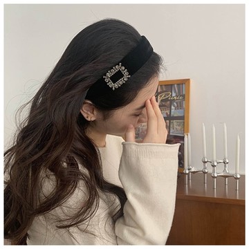 梨花HaNA 韓國名媛日常．方框閃鑽黑寶石髮箍