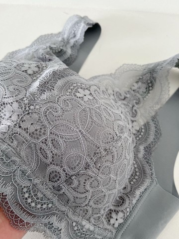 背心式美到令人尖叫寬肩帶乳膠蕾絲內衣