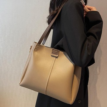 免運🏆【1822人收藏】大容包包女包2025新款潮時尚夏季寬帶單肩斜挎包通懃手提託特包側背包 斜背包 託特包 水桶包