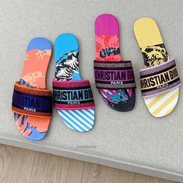 時尚拖鞋女刺繡涼拖2025年夏季新款百搭真皮一字拖平底涼鞋子外穿