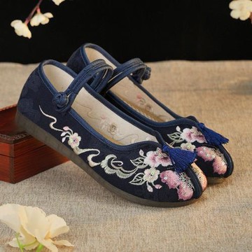 老北京布鞋春季新款網紅古風刺繡淺口透氣百搭休閑鞋繡花鞋鞋子女