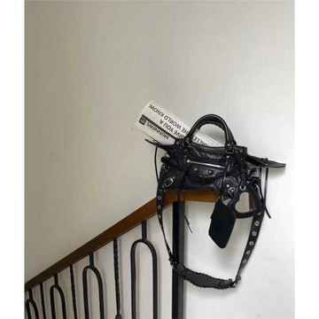 暗黑鉚釘機車包女士包包2025新款時尚甜酷托特腋下包單肩斜挎包潮