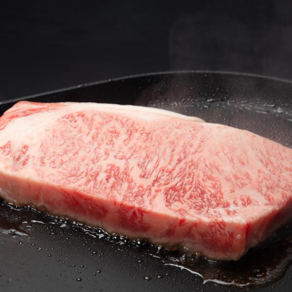 ステーキ 肉 牛肉 牛肉ステーキ かたまり お肉 ギフト 黒毛和牛 黒毛和牛ステーキ肉 御歳暮 山形牛 肩ロース 300g (厳選山形牛ステーキ用肩ロース300g)