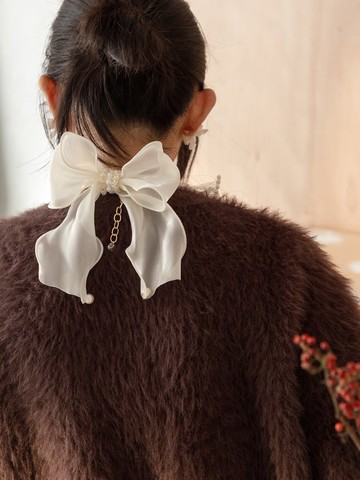 晴空日。MUCHAT手作14KGP透紗珍珠蝶結別針 (米白)