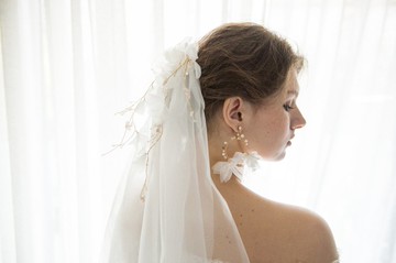 輕軟雪紡花瓣圓型垂墜耳環 新娘耳夾