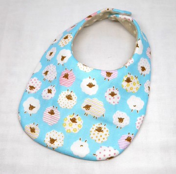 日本手工4層雙層紗布嬰兒圍兜/羊淺藍