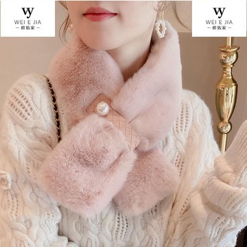 【唯家】珍珠圓扣毛毛圍巾 女秋冬圍脖 珍珠交叉圍巾 仿皮草短圍脖 美拉德圍巾 優雅氣質圍脖 2023年新款韓版圍巾