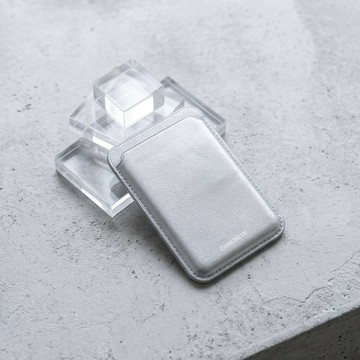 MagSafe 銀色超強磁吸皮革卡套