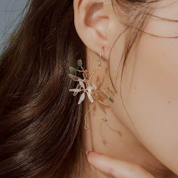 【陌上花開-透白小花】垂墜耳環 | 水晶花飾品