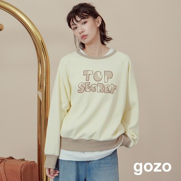【gozo】英文標語刺繡配色拼接大學T(米黃/深藍_F) | 女裝 圓領 百搭