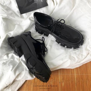 劉雯同款2025春季新款英倫風厚底系帶牛津漆皮德比小皮鞋松糕鞋女