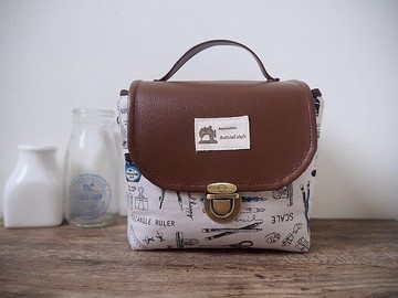 | 大相機包 | 類單小單眼厚鋪棉相機包 (灰底手繪文具) BZ72