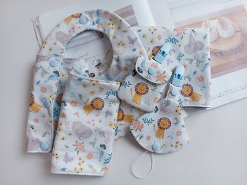 【5日內出貨】彌月禮物五件組 嬰兒圍兜 揹帶口水巾 平安符袋