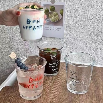 【好物推薦】🔥爆款法文簡約字母果汁高顏值杯子牛奶家用早餐杯印花咖啡ins風玻璃杯熱賣中🔥