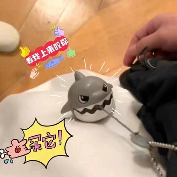 趣味拉繩迴力吊飾 包包掛飾玩具 卡通拉繩鯊魚扣 鯊魚高顏值背包掛件 創意玩具掛件鑰匙扣 包包掛飾玩具 拉繩鯊魚掛件玩具