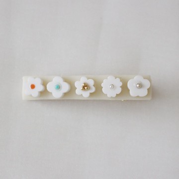 flower eden 髮夾: white