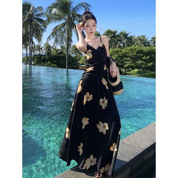 三亞旅游度假風沙灘長裙海邊吊帶印花連衣裙新款法式氣質小黑裙子