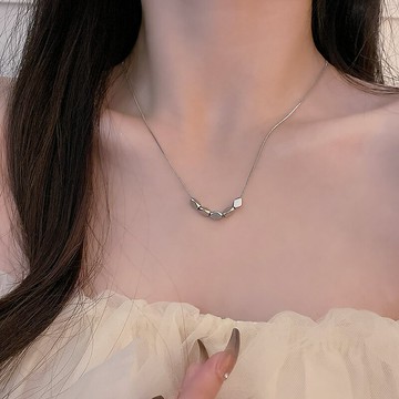 幾何菱形項鏈女ins冷淡風小眾設計鎖骨鏈年新款時尚簡約配飾