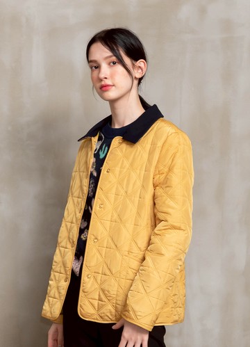 活俏悅動造型領菱格絎縫鋪棉外套