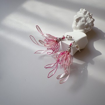 輕薄的假象 桃紅粉 自然捲捲樹脂耳環