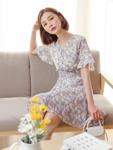 彈性荷葉縮腰後鏤空綁帶印花洋裝