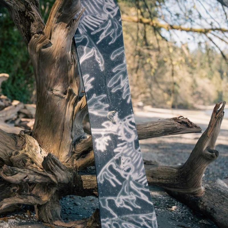 完売 NICHE Snowboards 22-23 Minx ニッチスノーボード ミンクス 