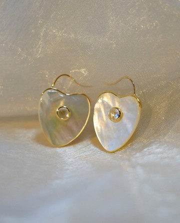 K18 珍珠母貝心形耳環