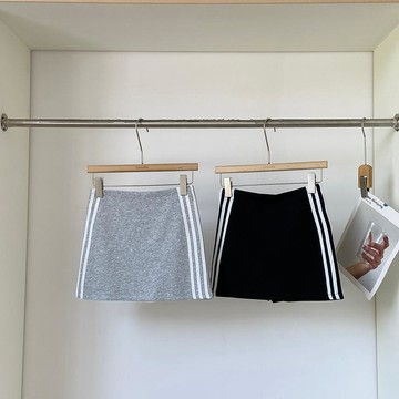 免運 挑戰最低價 夏季必備 運動短裙 跑步 健身 瑜伽 半身裙 韓系氣質運動風雙杆條短裙女衛裙半身裙辣妹修身顯瘦包臀網球