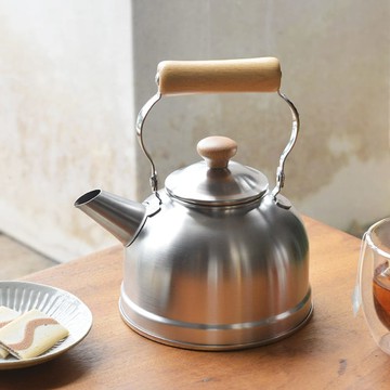 千歲  日製復古風木柄不鏽鋼茶壺(IH對應)-1.5L 單一規格
