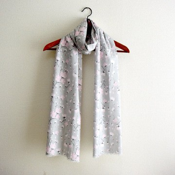 寒櫻 寬大棉質巴釐紗披肩 淺灰色